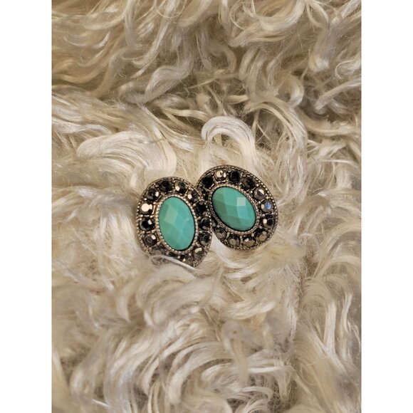 Pair of Vintage Oval Turquoise Earrings - Picture 2 of 5